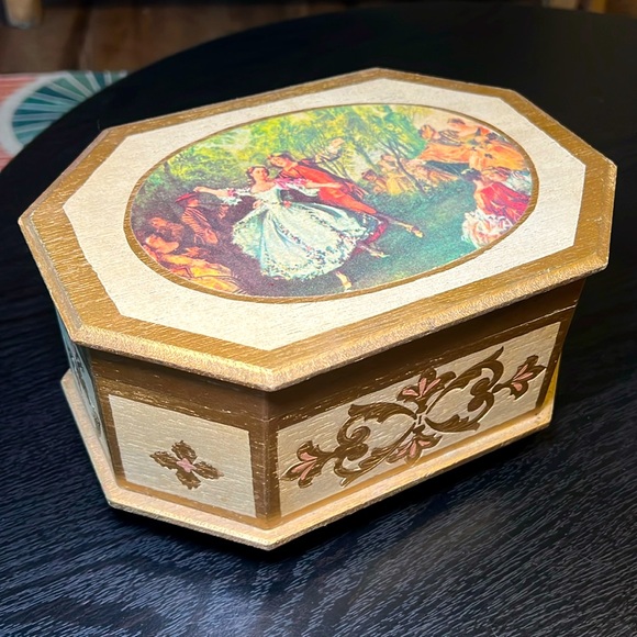 Vintage Other - Vintage Florentine style courting couple decoupage gold gilt wooden jewelry box